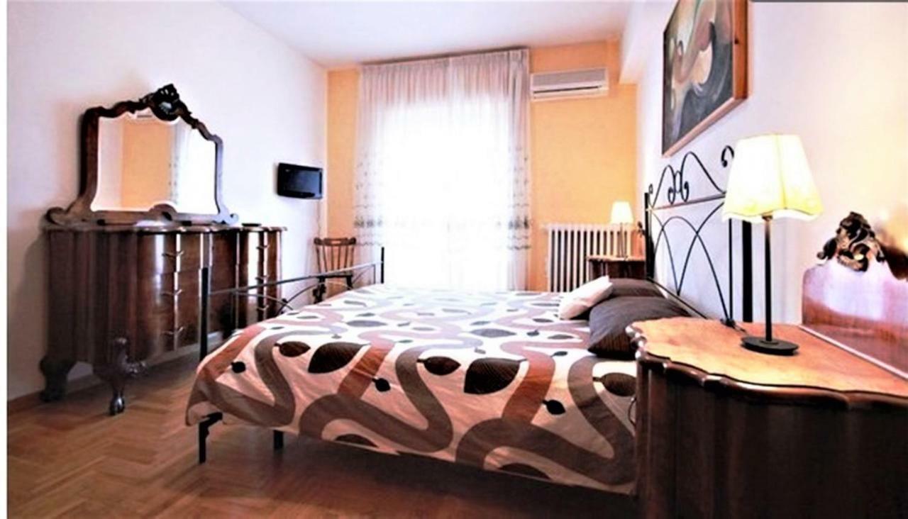 Julias Domus, T Apartment, Metro C Рим Екстер'єр фото